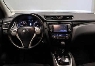 Подержанный автомобиль Nissan Qashqai 2016 года (8 фото)