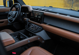 Подержанный автомобиль Land Rover Defender Suv 2022 года (7 фото)