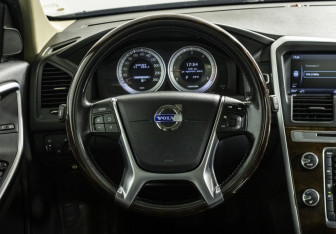 Подержанный автомобиль Volvo XC60 2011 года (12 фото)