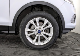 Подержанный автомобиль Ford Kuga 2018 года (18 фото)