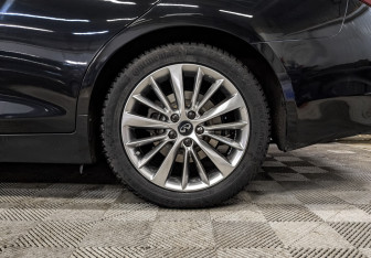 Подержанный автомобиль Infiniti Q50 2017 года (18 фото)