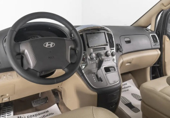 Подержанный автомобиль Hyundai Grand Starex 2009 года (8 фото)
