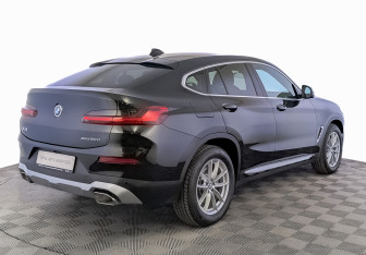 Подержанный автомобиль BMW X4 2022 года (5 фото)