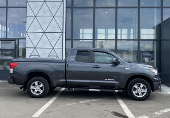 Подержанный автомобиль Toyota Tundra 2010 года (4 фото)