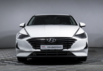Подержанный автомобиль Hyundai Sonata 2021 года (2 фото)