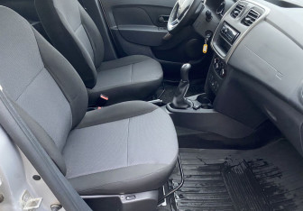 Подержанный автомобиль Renault Logan Sedan 2018 года (9 фото)