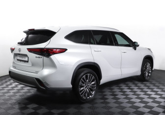 Новый Toyota Highlander 2023 (5 фото)