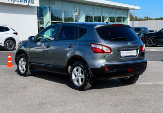 Подержанный автомобиль Nissan Qashqai 2010 года (7 фото)