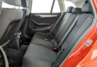 Подержанный автомобиль BMW X1 2014 года (12 фото)