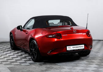 Подержанный автомобиль Mazda MX-5 2017 года (7 фото)