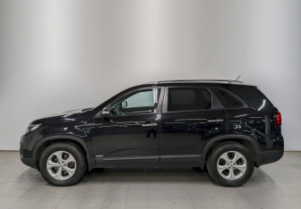 Подержанный автомобиль Kia Sorento 2014 года (8 фото)