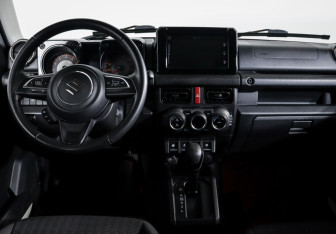 Подержанный автомобиль Suzuki Jimny 2020 года (12 фото)