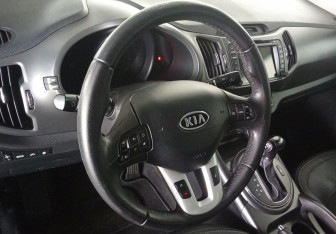 Подержанный автомобиль Kia Sportage 2011 года (12 фото)