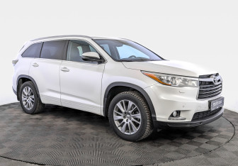 Подержанный автомобиль Toyota Highlander 2015 года (3 фото)