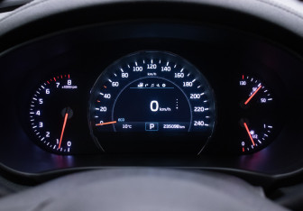 Подержанный автомобиль Kia Sorento 2015 года (13 фото)