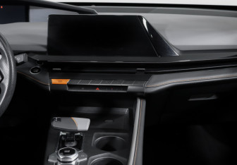 Подержанный автомобиль Changan UNI-V 2023 года (13 фото)