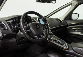 Подержанный автомобиль Renault Espace 2016 года (9 фото)