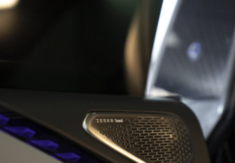 Подержанный автомобиль Zeekr 001 2024 года (19 фото)