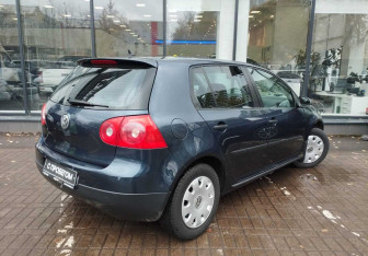 Подержанный автомобиль Volkswagen Golf Hatchback 2007 года (8 фото)