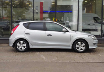 Подержанный автомобиль Hyundai i30 Hatchback 2010 года (4 фото)