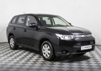 Подержанный автомобиль Mitsubishi Outlander 2012 года (3 фото)