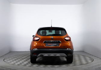 Подержанный автомобиль Renault Kaptur 2016 года (6 фото)