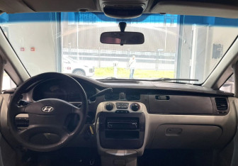 Подержанный автомобиль Hyundai Trajet 2007 года (10 фото)
