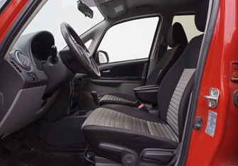 Подержанный автомобиль Suzuki SX4 Hatchback 2013 года (10 фото)