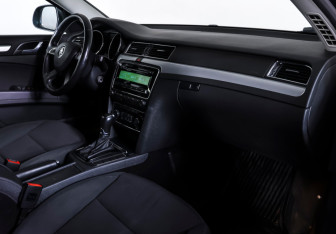 Подержанный автомобиль Skoda Superb Liftback 2014 года (10 фото)