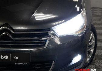 Подержанный автомобиль Citroen C4 Sedan 2013 года (22 фото)