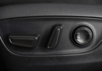 Подержанный автомобиль Toyota RAV4 2020 года (14 фото)