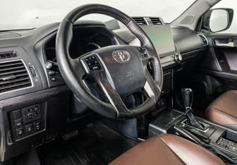 Подержанный автомобиль Toyota Land Cruiser Prado 2017 года (13 фото)
