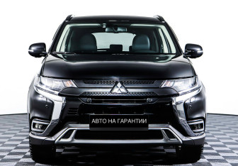Подержанный автомобиль Mitsubishi Outlander 2022 года (2 фото)