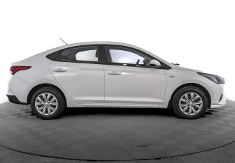 Подержанный автомобиль Hyundai Solaris Sedan 2021 года (4 фото)