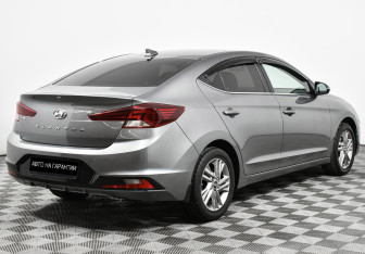 Подержанный автомобиль Hyundai Elantra Sedan 2019 года (5 фото)