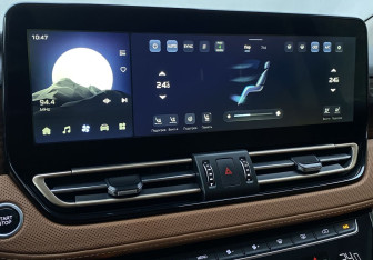 Подержанный автомобиль Hongqi HQ9 2022 года (14 фото)