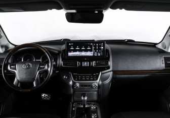 Подержанный автомобиль Toyota Land Cruiser Suv 2018 года (17 фото)