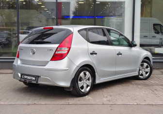 Подержанный автомобиль Hyundai i30 Hatchback 2010 года (8 фото)