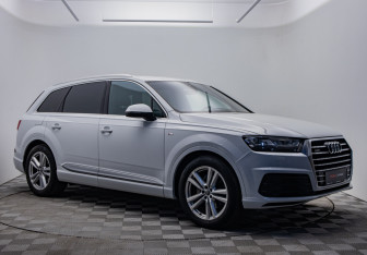 Подержанный автомобиль Audi Q7 2015 года (7 фото)