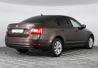 Подержанный автомобиль Skoda Octavia Liftback 2017 года (5 фото)