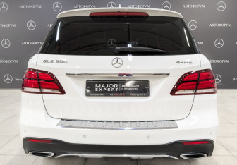 Подержанный автомобиль Mercedes-Benz GLE 2018 года (6 фото)