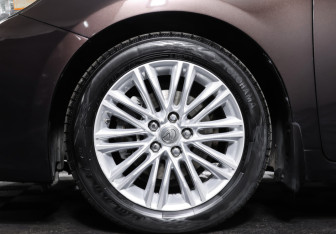 Подержанный автомобиль Lexus ES 2014 года (27 фото)