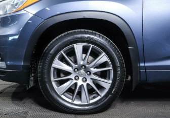 Подержанный автомобиль Toyota Highlander 2014 года (9 фото)