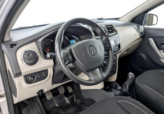 Подержанный автомобиль Renault Logan Sedan 2018 года (16 фото)