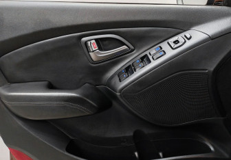 Подержанный автомобиль Hyundai ix35 2014 года (15 фото)