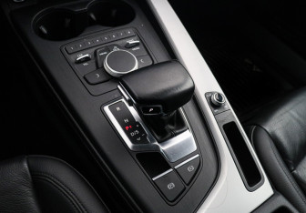 Подержанный автомобиль Audi A4 Sedan 2019 года (18 фото)