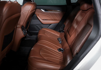 Подержанный автомобиль Maserati Levante 2018 года (10 фото)