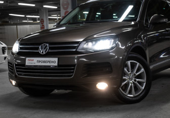 Подержанный автомобиль Volkswagen Touareg 2013 года (21 фото)