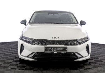 Подержанный автомобиль Kia K5 2022 года (2 фото)
