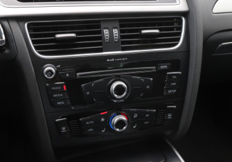 Подержанный автомобиль Audi A4 Sedan 2013 года (14 фото)